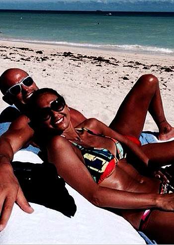 Stefano Bettarini, abbronzatissimo con Ilenia