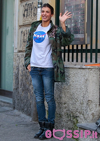 Elisabetta Canalis, benvenuto dai paparazzi