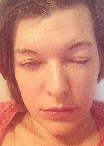 Milla Jovovich, senza trucco e insonnolita