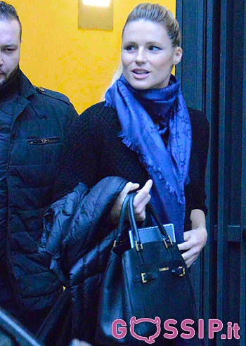 Michelle Hunziker, pranzo da sola