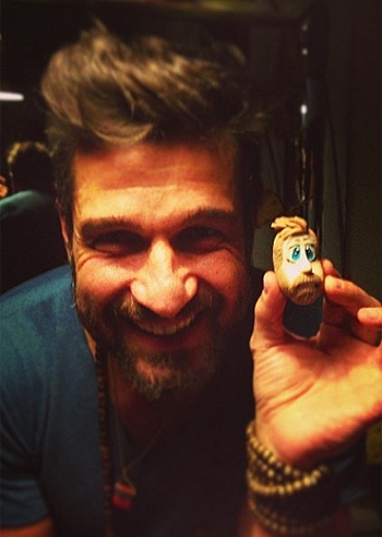 Edoardo Stoppa, Juliana lo festeggia