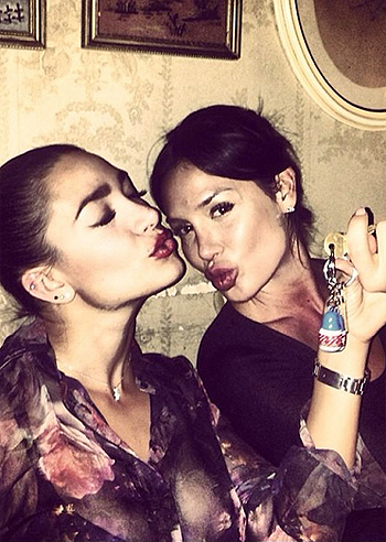 Nicole Minetti a NY con Lisandra Silva