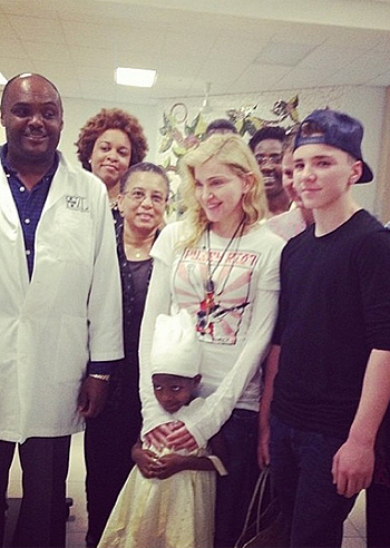 Madonna con Rocco negli ospedali di Haiti