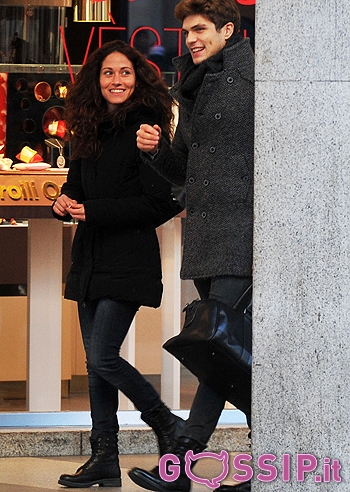 Il velino Elia in dolce compagnia a Milano