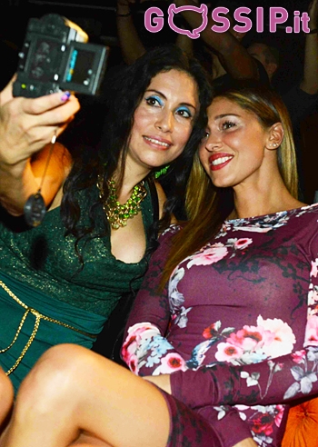 Belen in disco e i fan vanno in delirio