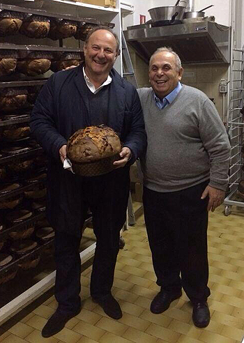 Gerry Scotti nel paradiso del panettone