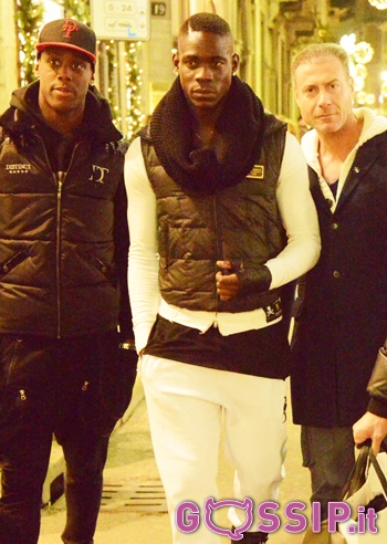 Mario Balotelli, a Milano con la sua 'crew'