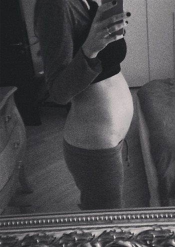 Leo Bonucci bacia il pancino di Martina