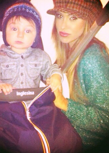 Belen, a caccia di regali con Santiago