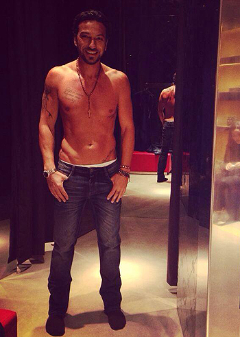 Costa Vitagliano a torso nudo sul social Costa Vitagliano a torso nudo sul social