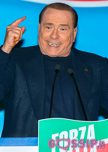 Berlusconi ricattato per un video con le escort?