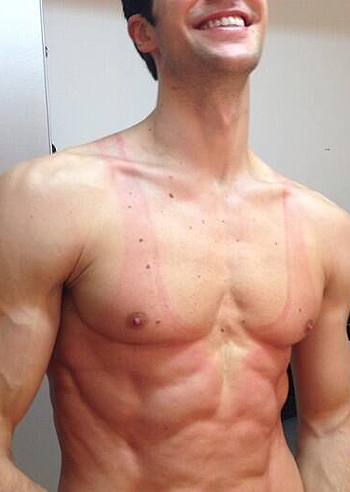 Roberto Bolle, la calzamaglia stinge