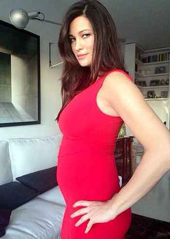 Manuela Arcuri, pancino in red Manuela Arcuri, pancino in red