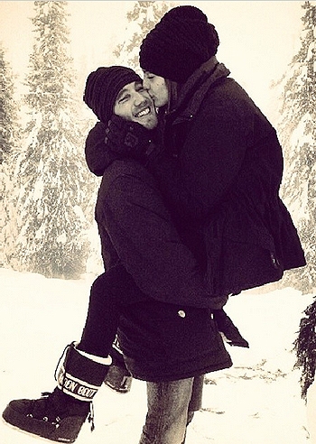Paolo Ciavarro, con Alicia sulla neve Paolo Ciavarro, con Alicia sulla neve