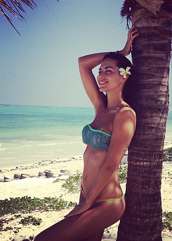 Laura Barriales, Capodanno a Zanzibar