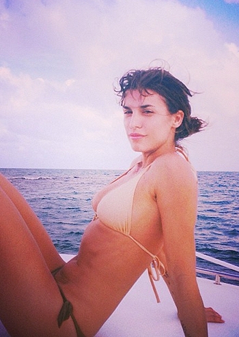 Eli Canalis, Capodanno alle Bahamas