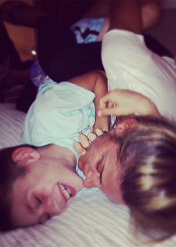 Martina Colombari, coccole con Achille