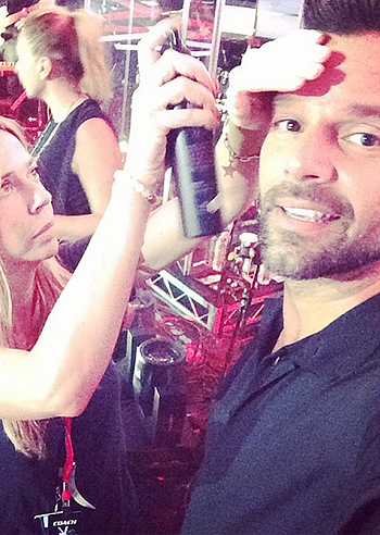 Ricky Martin, lacca per i capelli