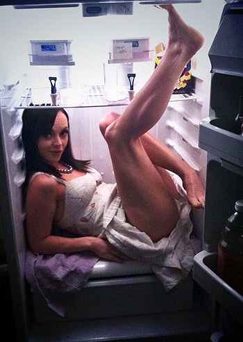 Christina Ricci dentro il frigo