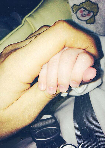 Michelle Hunziker, mano nella mano con Sole