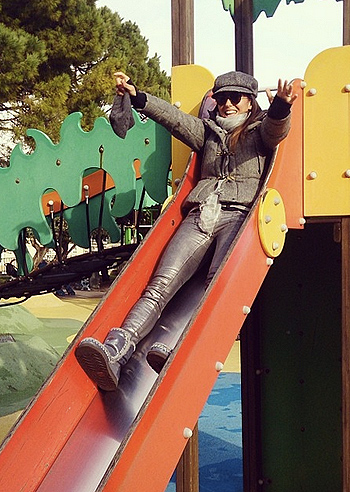 Eli Gregoraci, con Nathan torna bambina