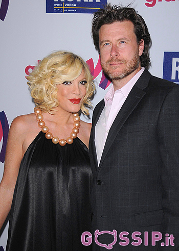 Il marito di Tori Spelling entra in rehab