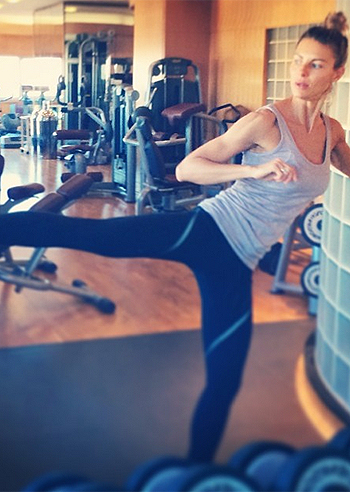 Martina Colombari, calci e alzate! Martina Colombari, calci e alzate!