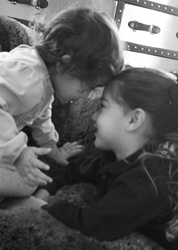 Adriana Lima, Sienna e Valentina in love