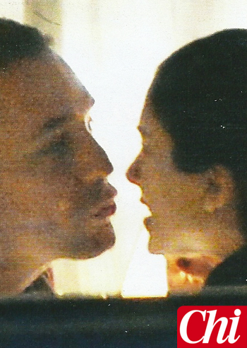 Raoul Bova, baci con Rocìo al ristorante