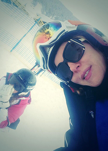 Claudia Gerini, scende giù dalla montagna Claudia Gerini, scende giù dalla montagna