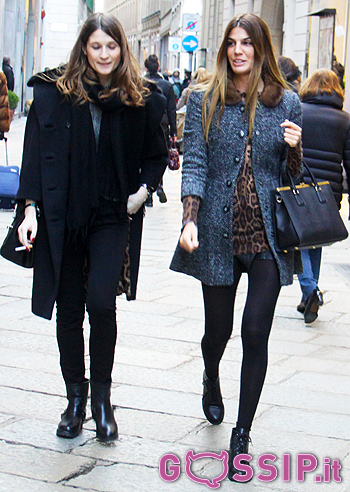 Bianca Brandolini d'Adda fa shopping con l'amica