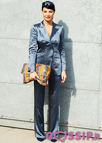 Ilaria D'Amico, fashion con il tallieur in raso