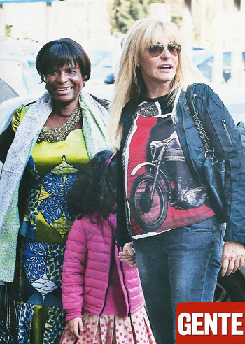 Antonella Clerici con la suocera per Maelle