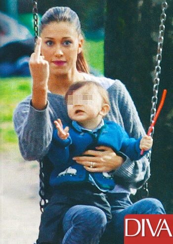 Belen Rodriguez, dito medio al paparazzo