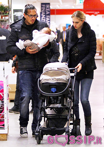 Sofia e Marcelo, con Nicole da Ikea