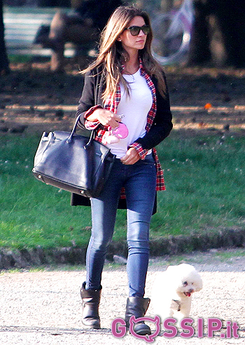 Alessia Ventura, al parco con  i cagnolini