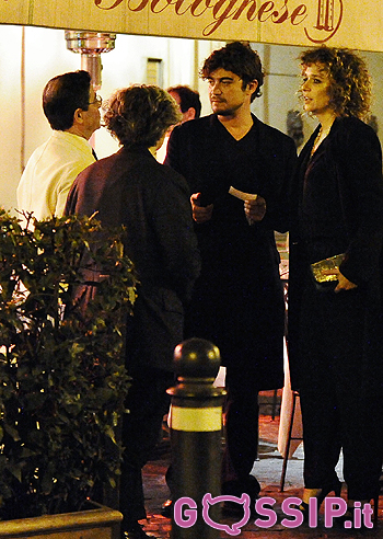 Valeria Golino e Riccardo Scamarcio, cena in famiglia