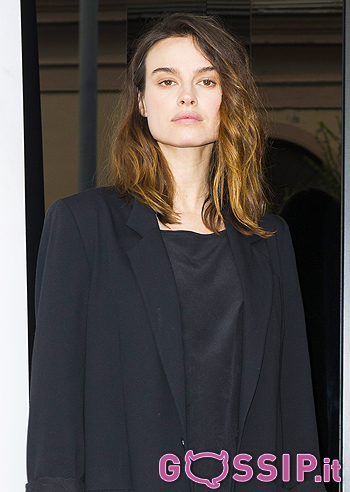 Kasia Smutniak, al photocall è ‘monacale’