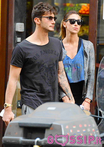 Belen Rodriguez, mano per mano insieme a Stefano