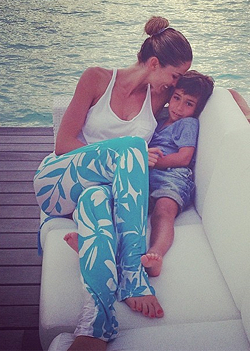 Elena Santarelli, tenera con Jack alle Maldive