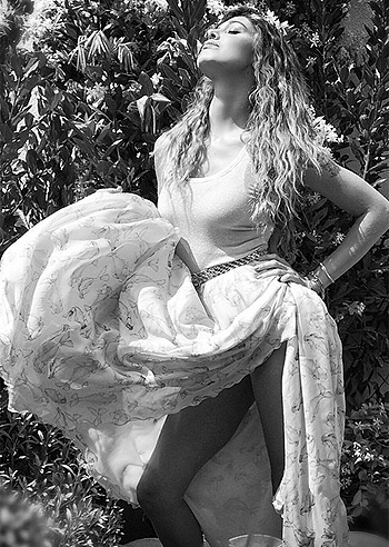 Belen stavolta per shooting é riccia Belen stavolta per shooting é riccia