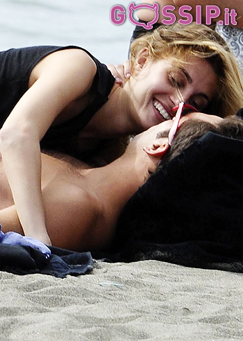 Sveva Alviti, baci hot al mare con Francesco