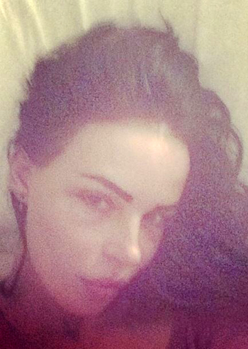 Nina Moric, selfie appena sveglia