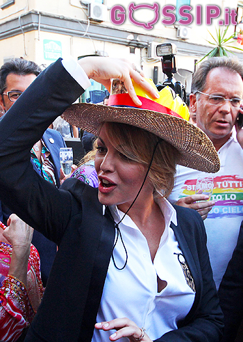 Francesca Pascale tutta per i movimenti gay