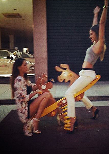 Belen sempre al lavoro sul set