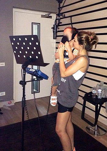 Anna Tatangelo, in studio con Andrea Anna Tatangelo, in studio con Andrea