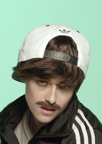 Anne e Kristen, baffute per musica