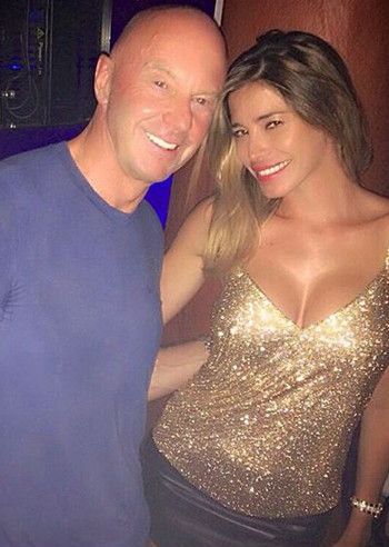 Aida Yespica, sempre a Ibiza con Aron, Roger e gli amici