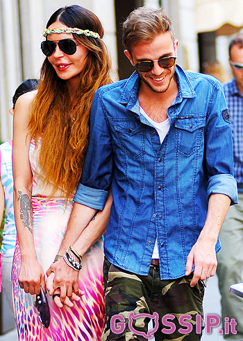 Nina Moric, con Sireci shopping da 'figlia dei fiori'