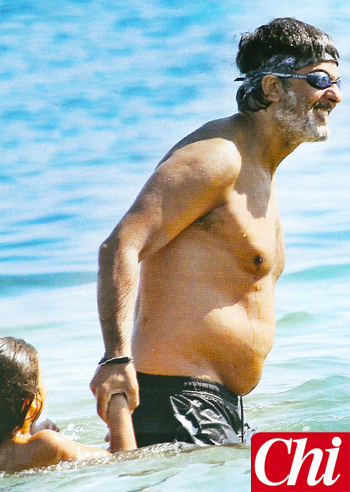 Fiorello in Sardegna coccole con Angelica